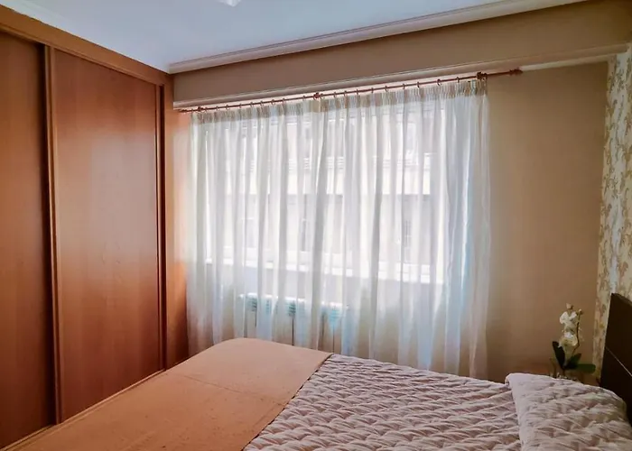 アパート Leiras Pulpeiro Con Garaje コマルカ・デ・オウレンセ